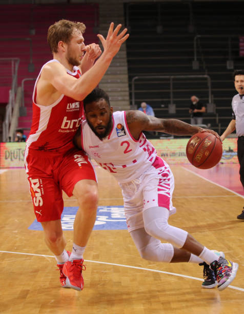 女歌手的亲 女歌手的亲